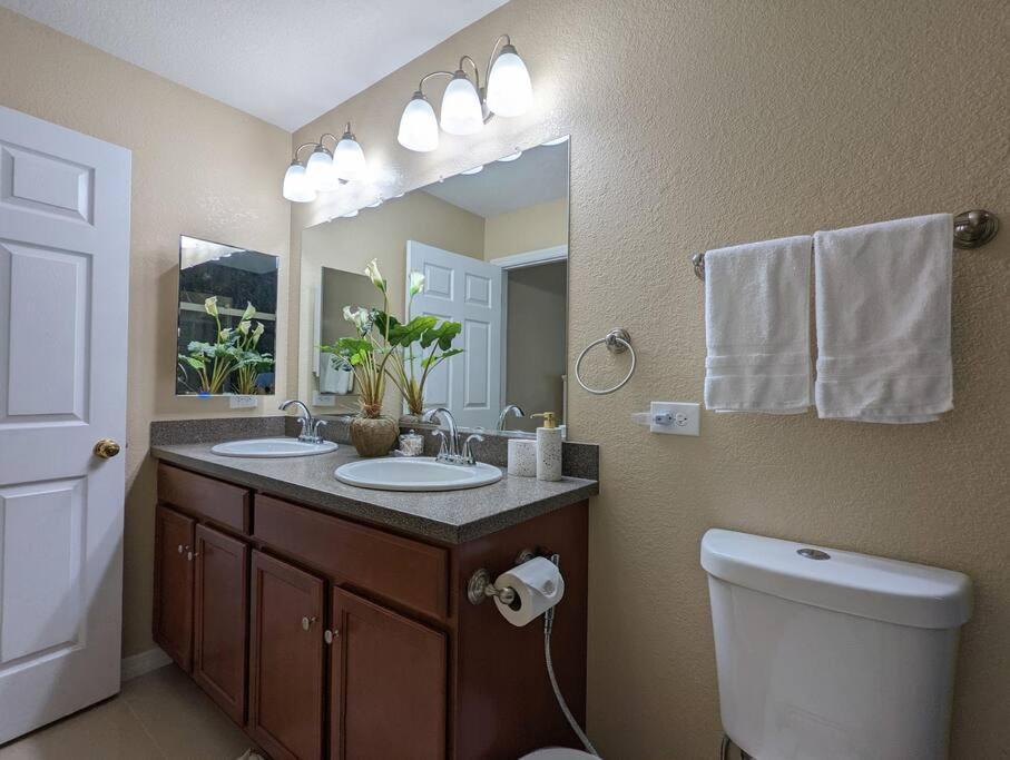 3Bed & 2Bath Property Couple Minutes From Siesta Key Beach & Downtown Sarasota Extérieur photo