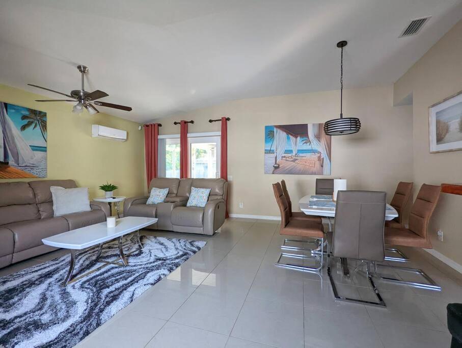 3Bed & 2Bath Property Couple Minutes From Siesta Key Beach & Downtown Sarasota Extérieur photo