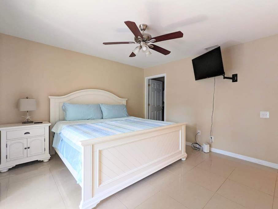 3Bed & 2Bath Property Couple Minutes From Siesta Key Beach & Downtown Sarasota Extérieur photo