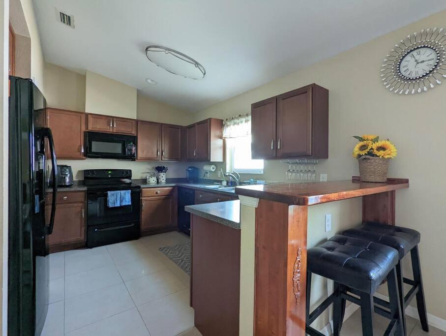 3Bed & 2Bath Property Couple Minutes From Siesta Key Beach & Downtown Sarasota Extérieur photo