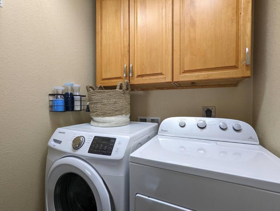 3Bed & 2Bath Property Couple Minutes From Siesta Key Beach & Downtown Sarasota Extérieur photo